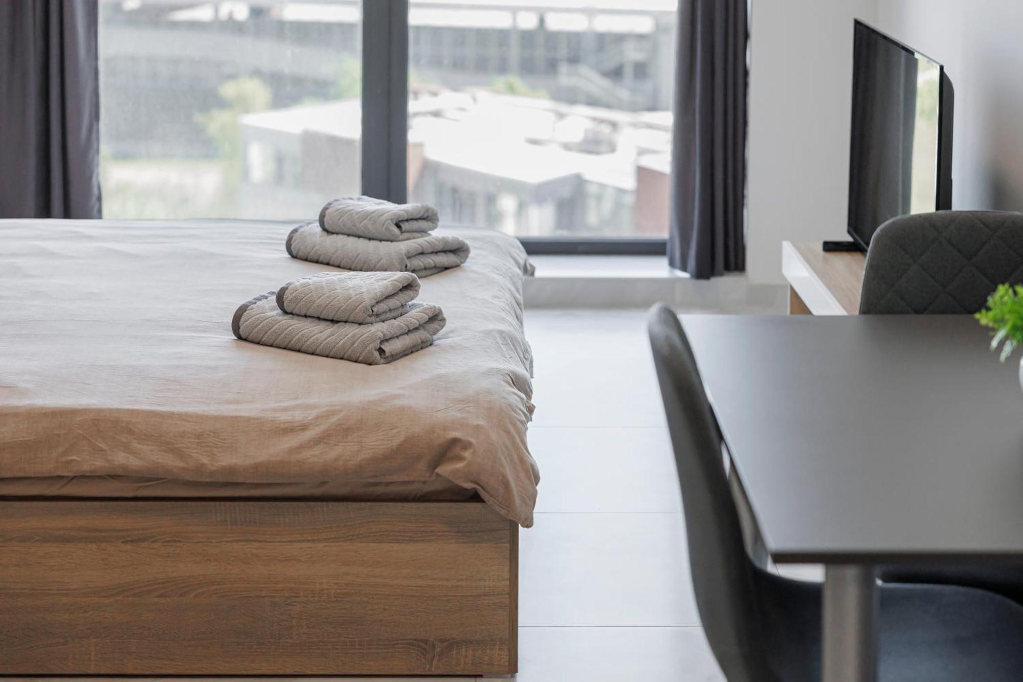 Eyes Apartment *