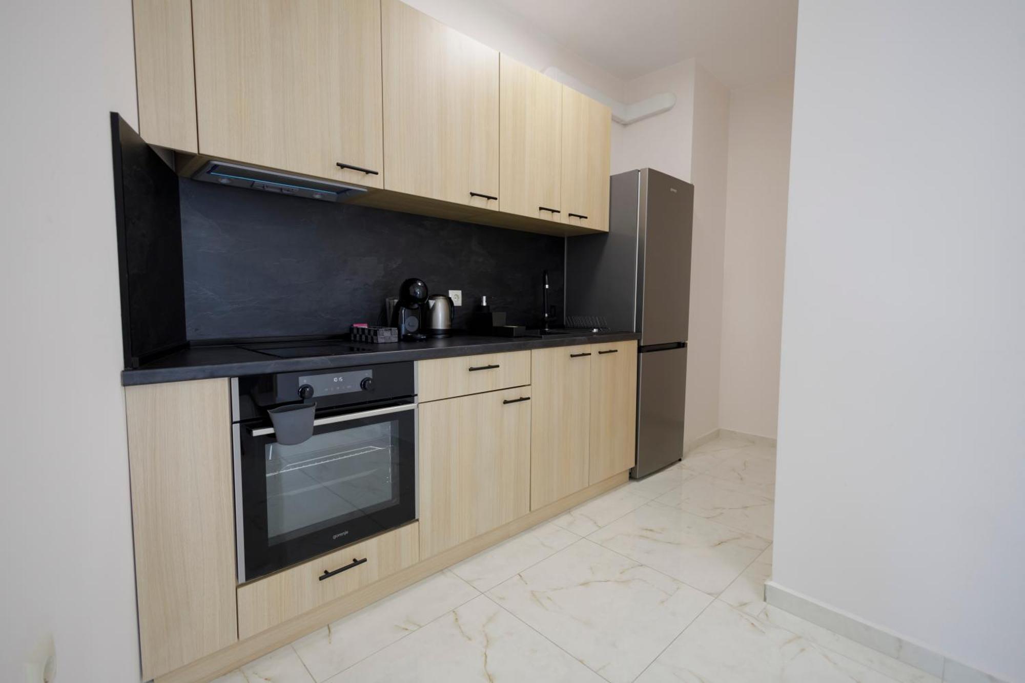 Eyes Apartment *